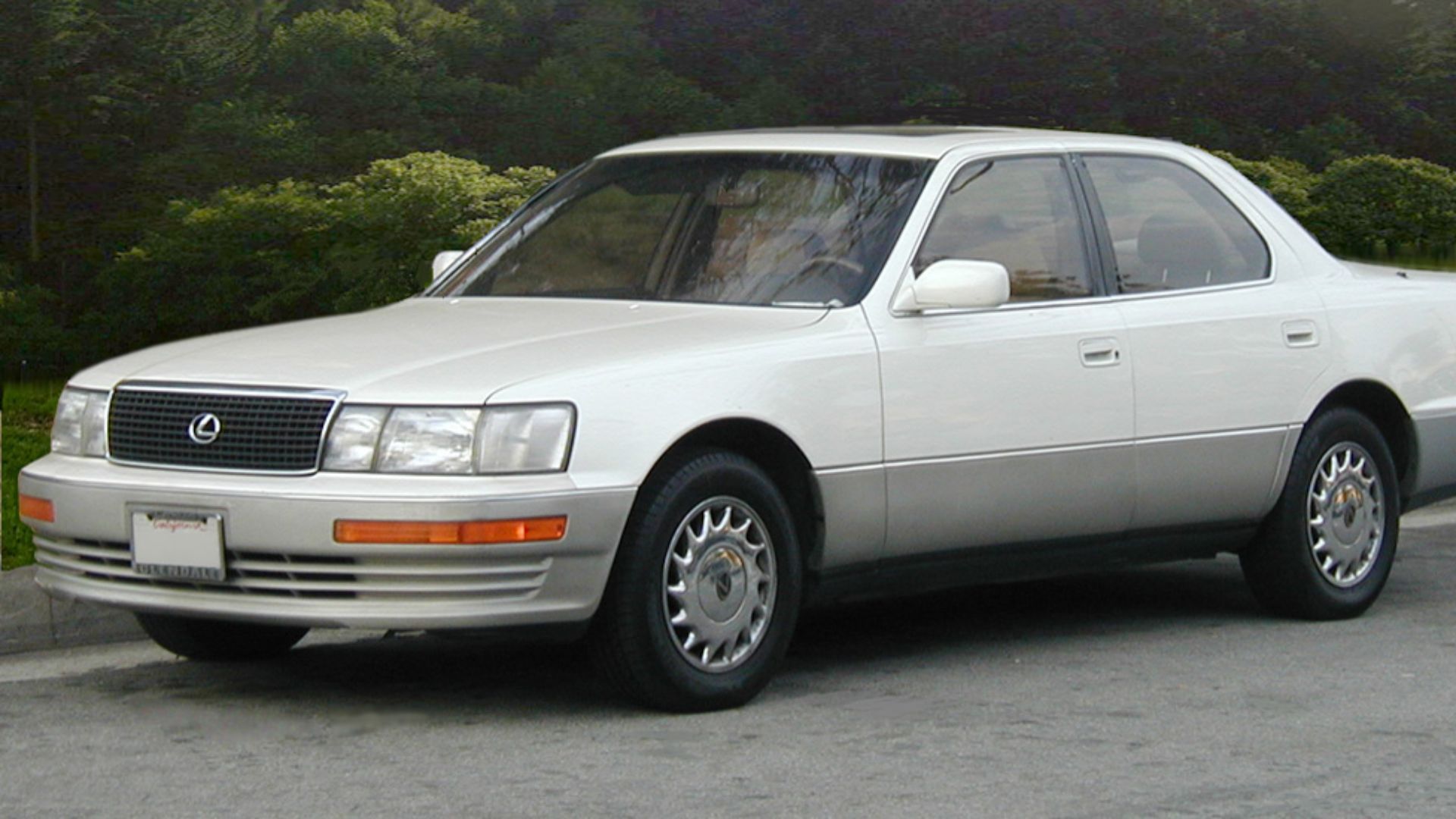 7. Lexus LS 400