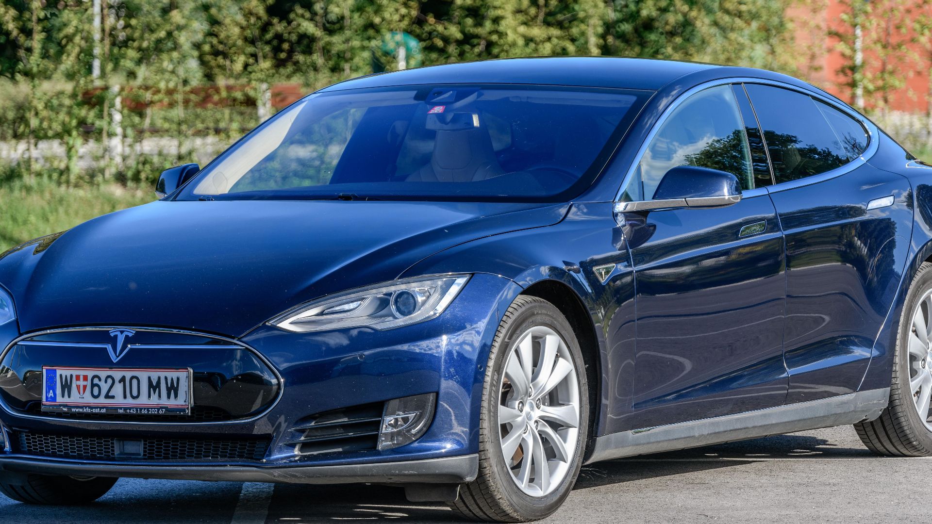 16. Tesla Model S (ancienne version)