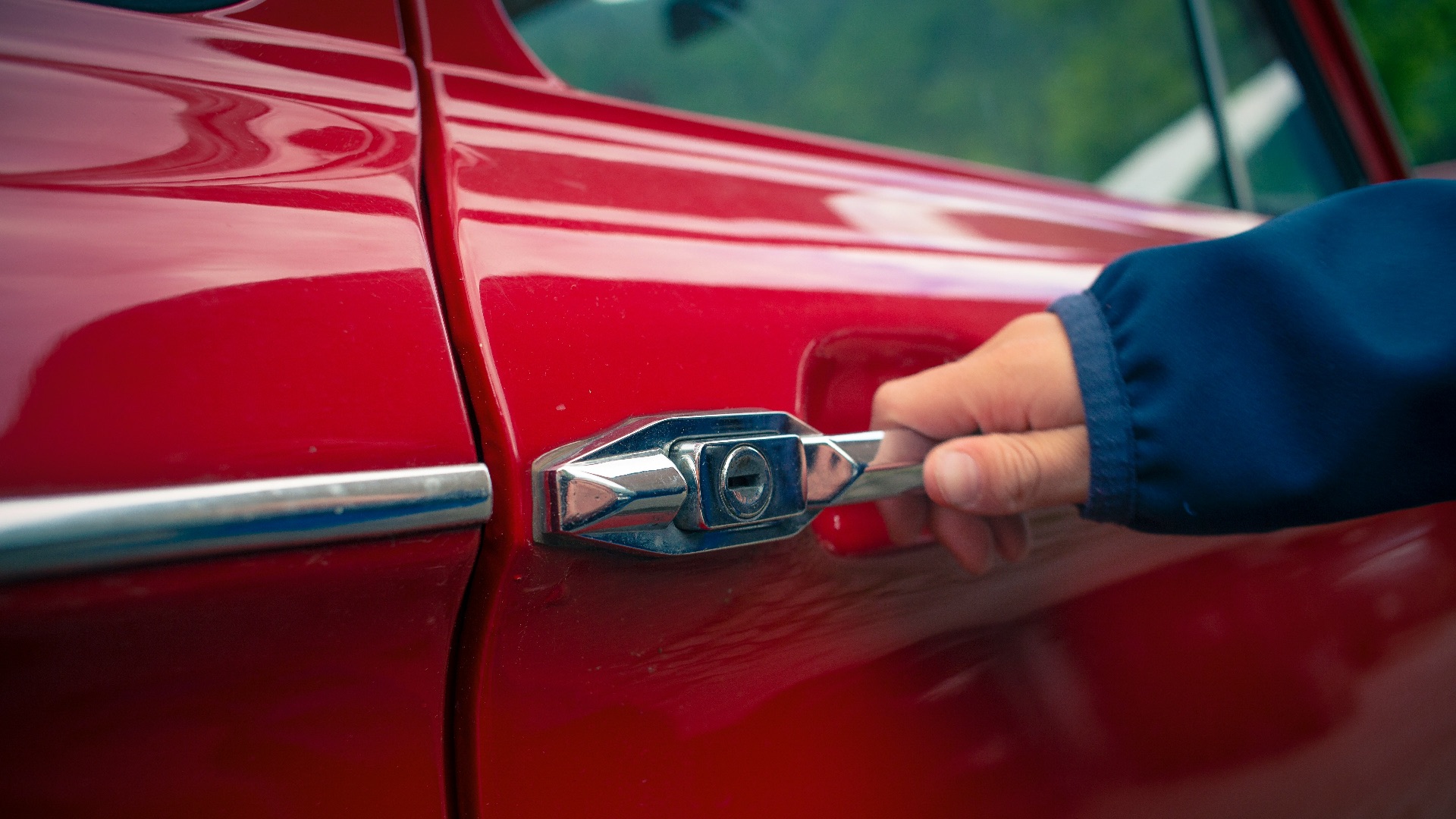 4. Ne claquez pas la portière de la voiture.