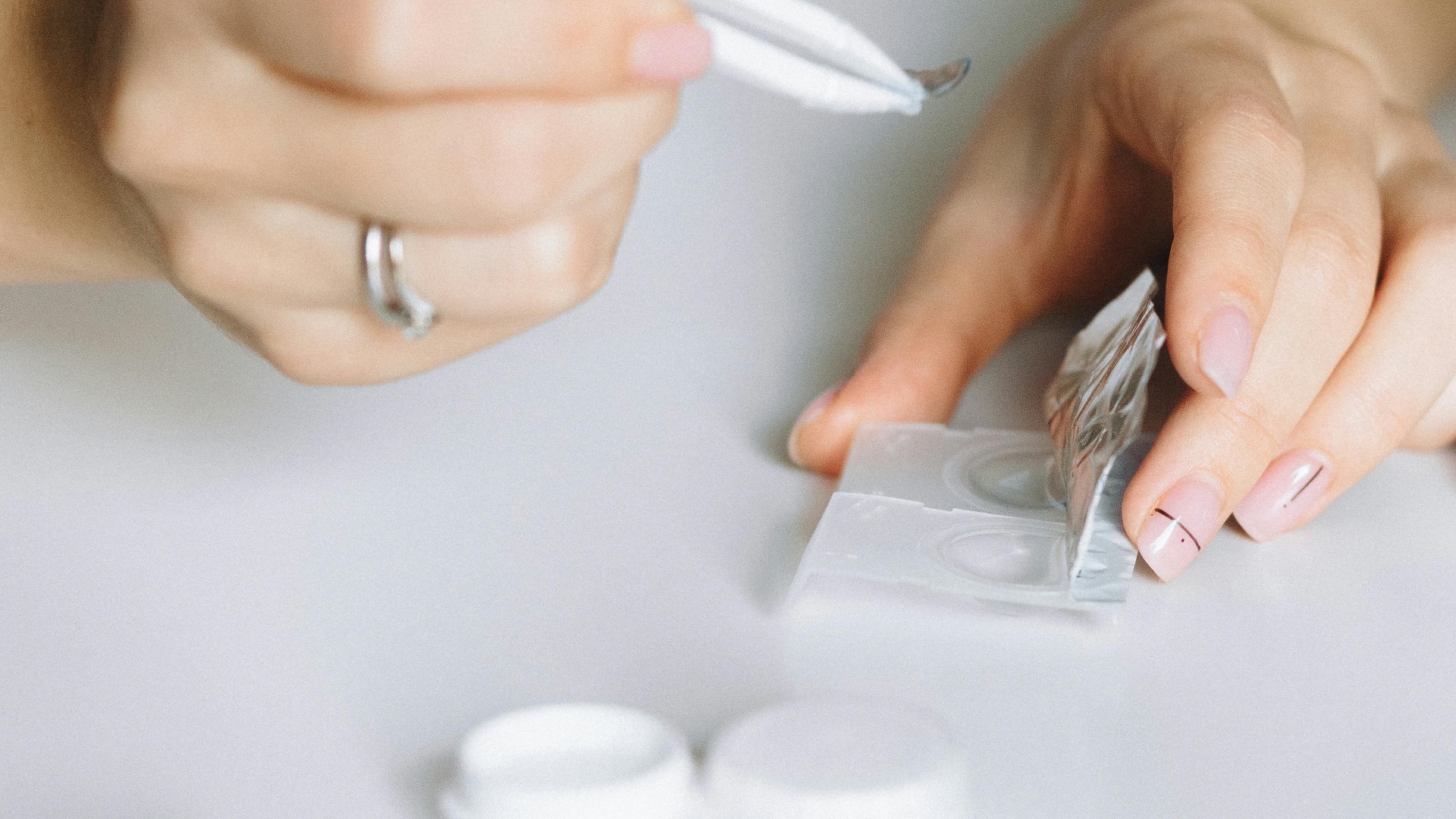 4. Utilisez une solution fraîche à chaque fois que vous rangez vos lentilles.