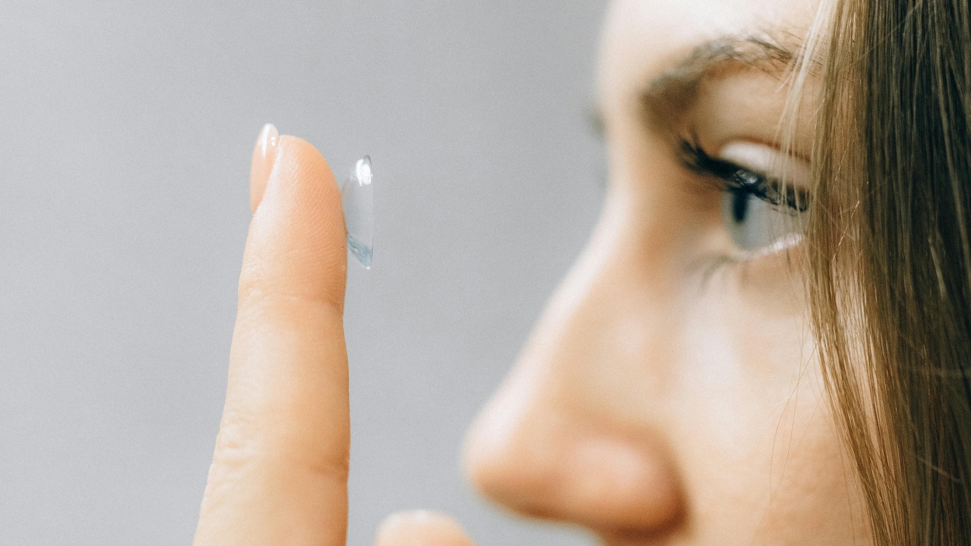 10 erreurs courantes commises par les porteurs de lentilles de contact et 10 façons de préserver la santé de vos yeux