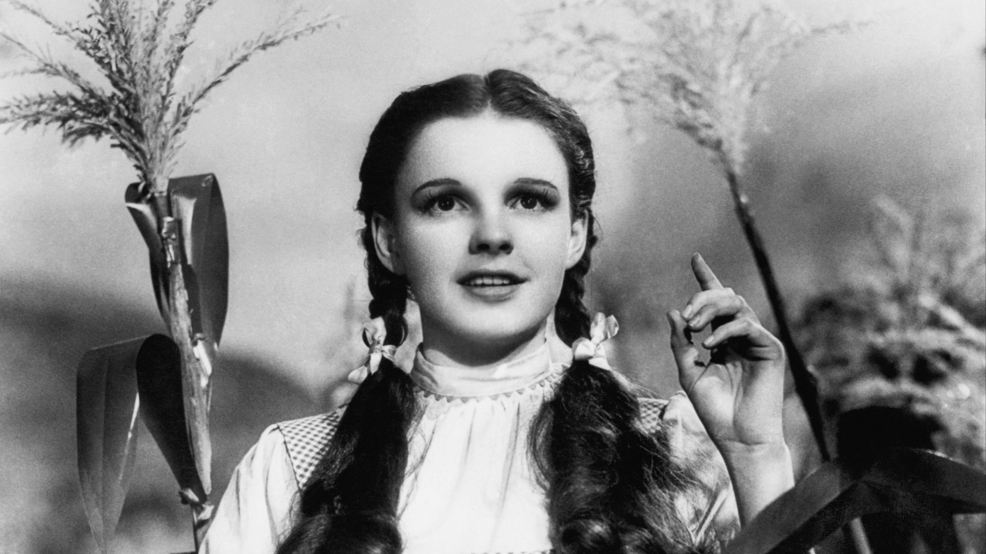 Lorsque Judy Garland est devenue la chouchoute de l’Amérique, Hollywood l’a forcée à faire ces choses terribles qui ont ruiné sa vie à jamais.