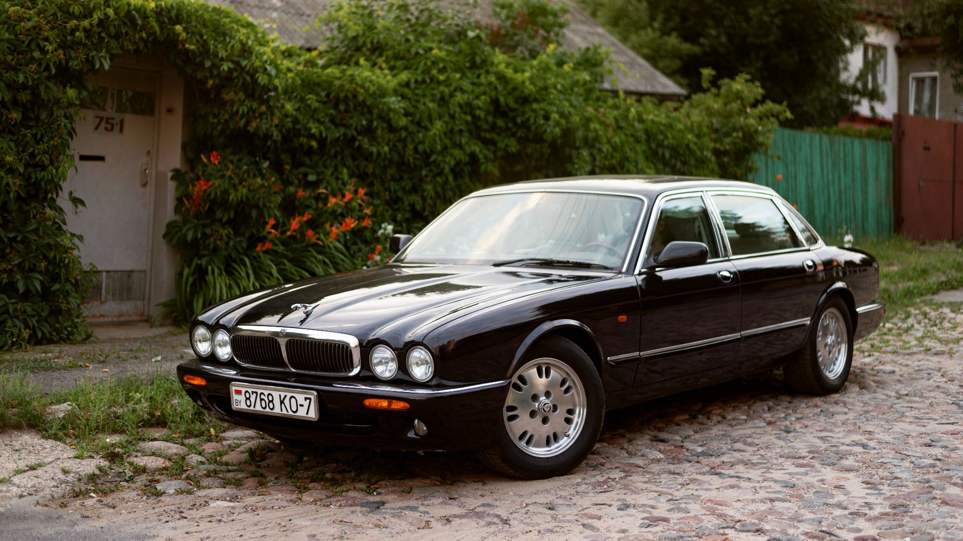 4. Jaguar XJ