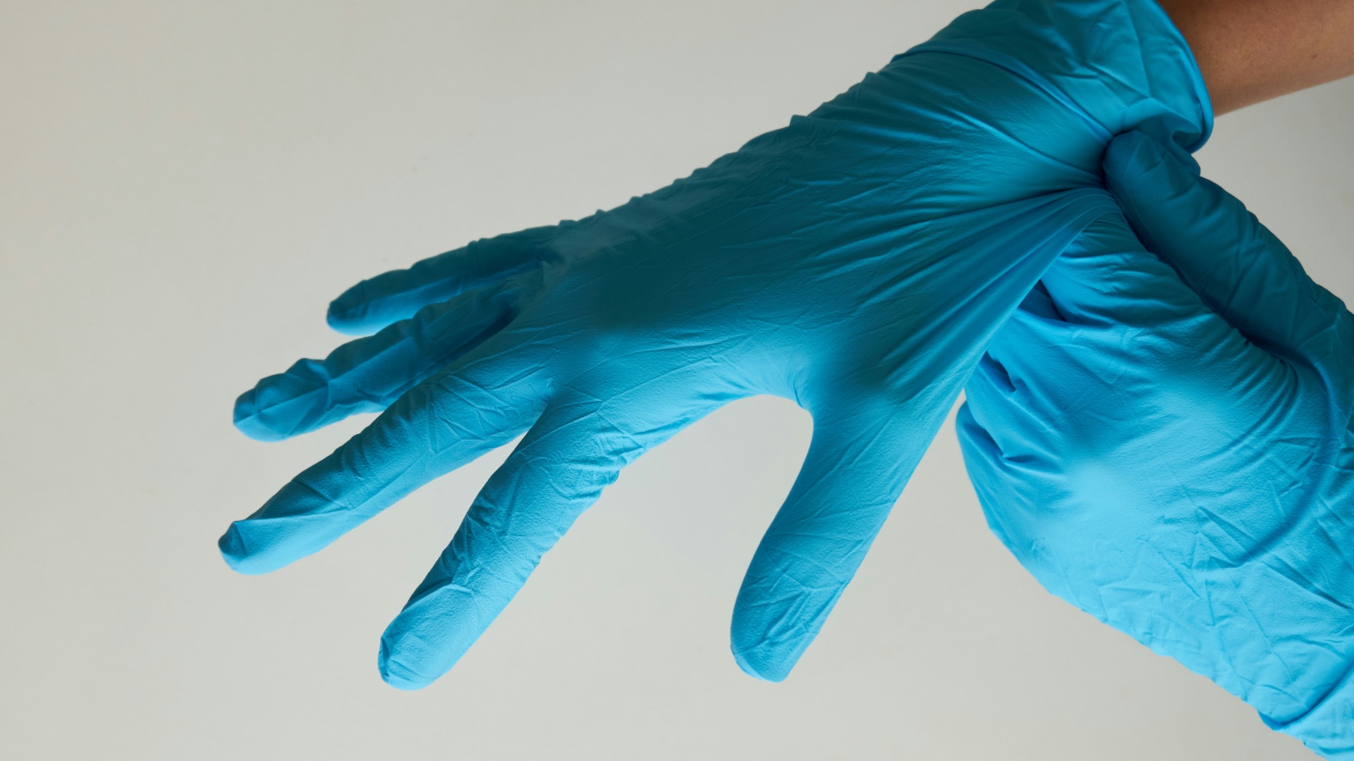 5. Utilisez des gants et des barrières pour prodiguer des soins