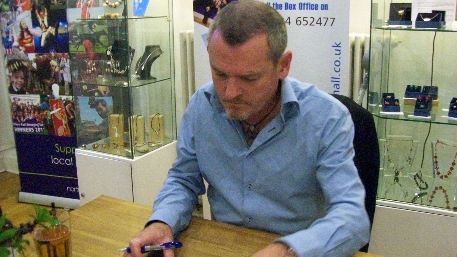 18. La fuite de Joe Simpson après s'être cassé la jambe