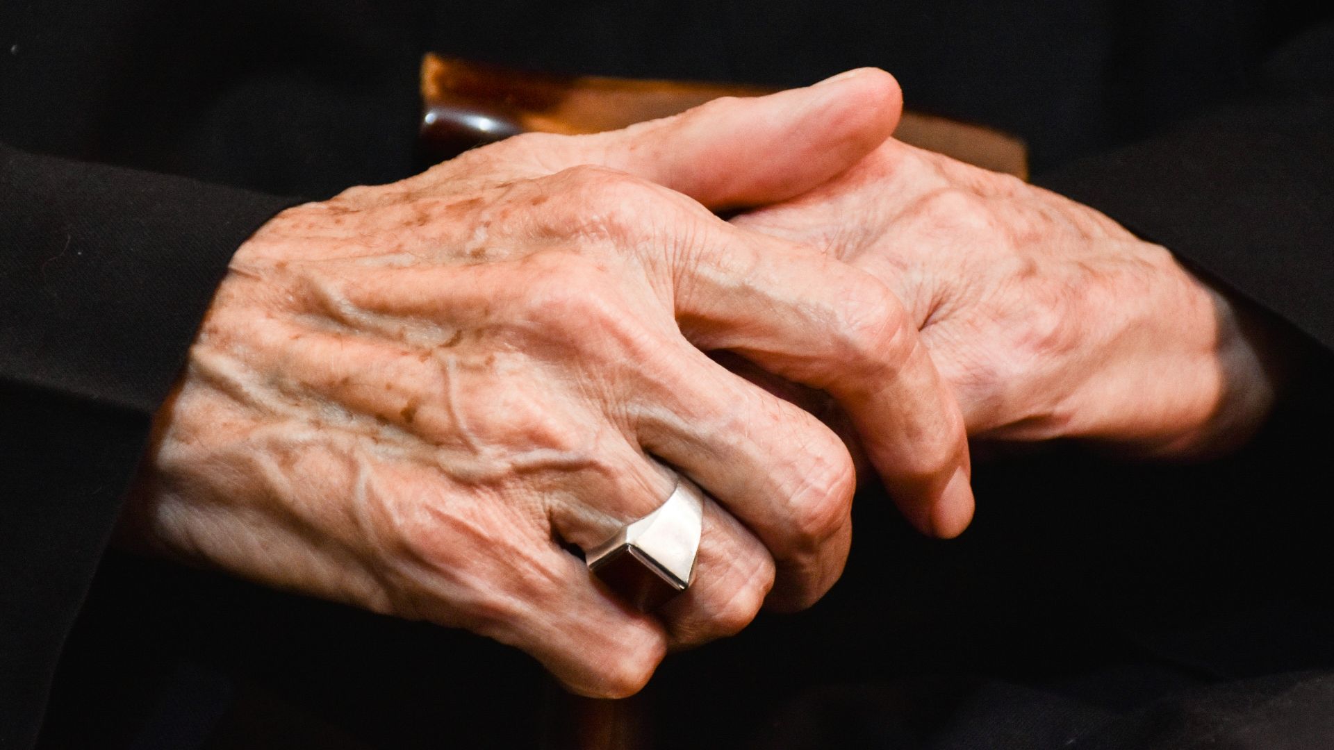 8. Elle est traitée comme une arthrite à un stade précoce.