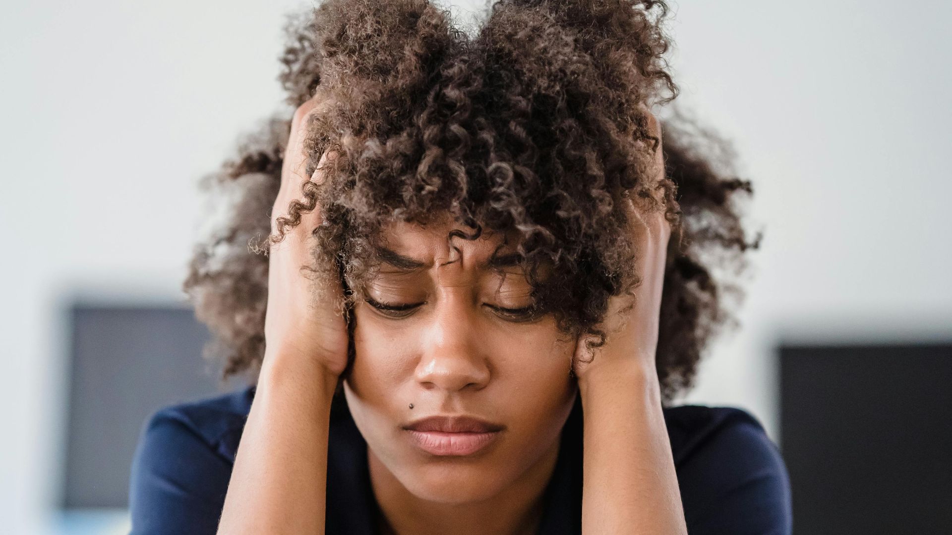 La panique liée au cortisol : 10 facteurs qui l’augmentent et 10 qui le réduisent