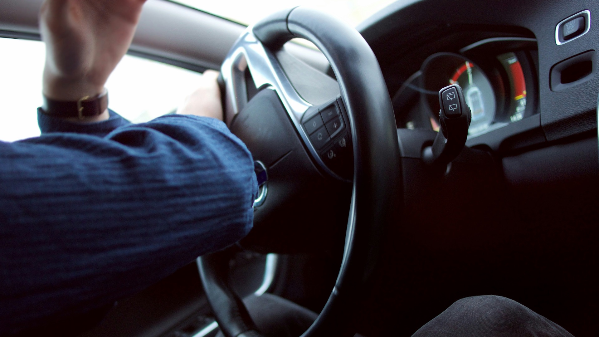 5. Votre direction semble soudainement lâche, lourde ou peu réactive.