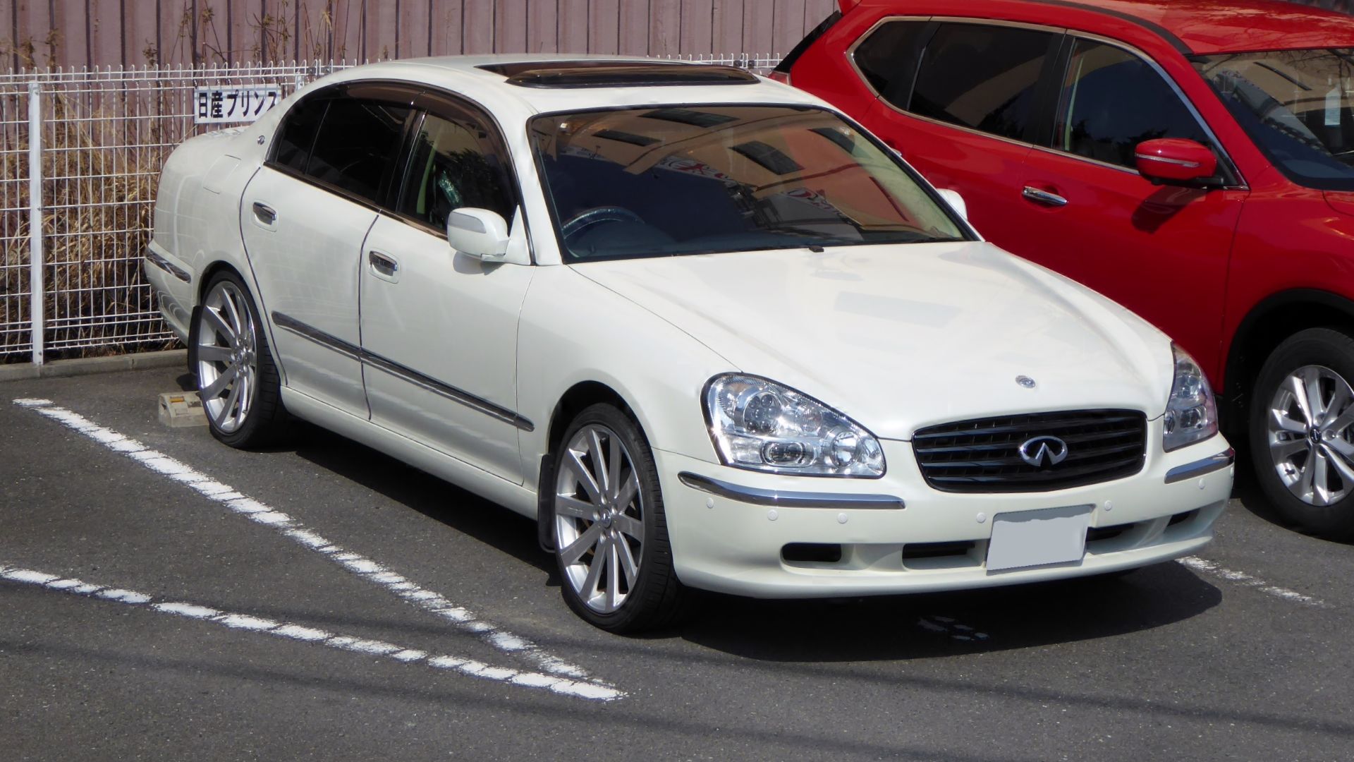 17. Infiniti Q45