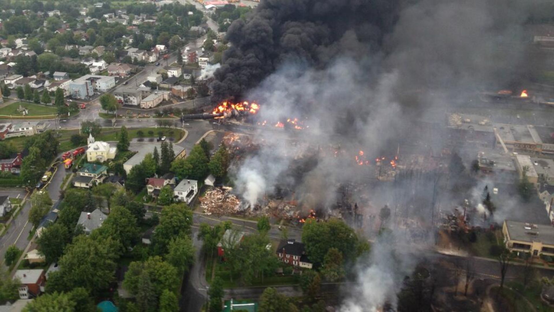 16. Train transportant du pétrole brut qui a déraillé à Lac-Mégantic