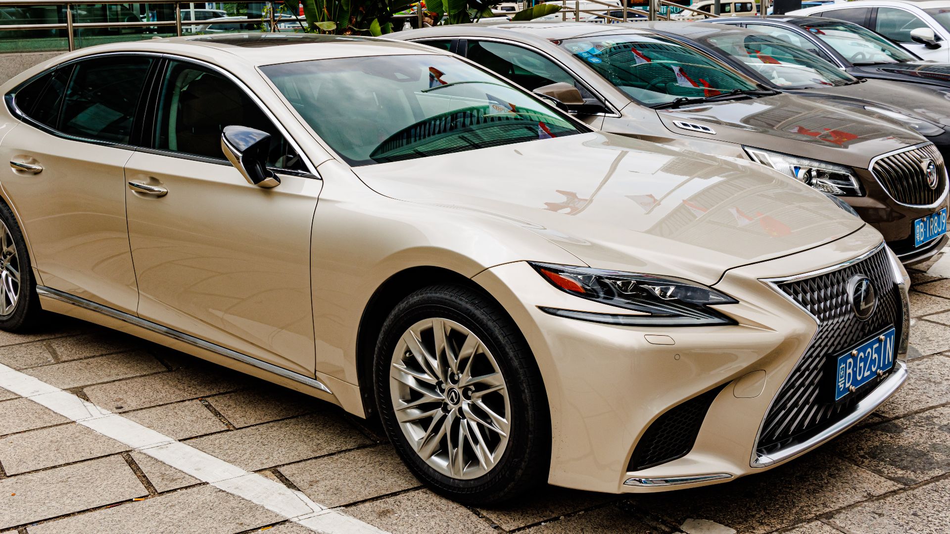 8. Lexus LS