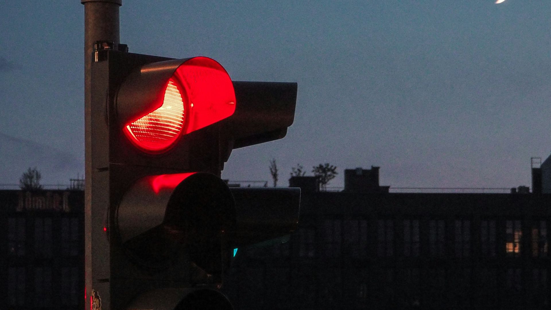 8. Le concours du regard fixe sous le feu rouge