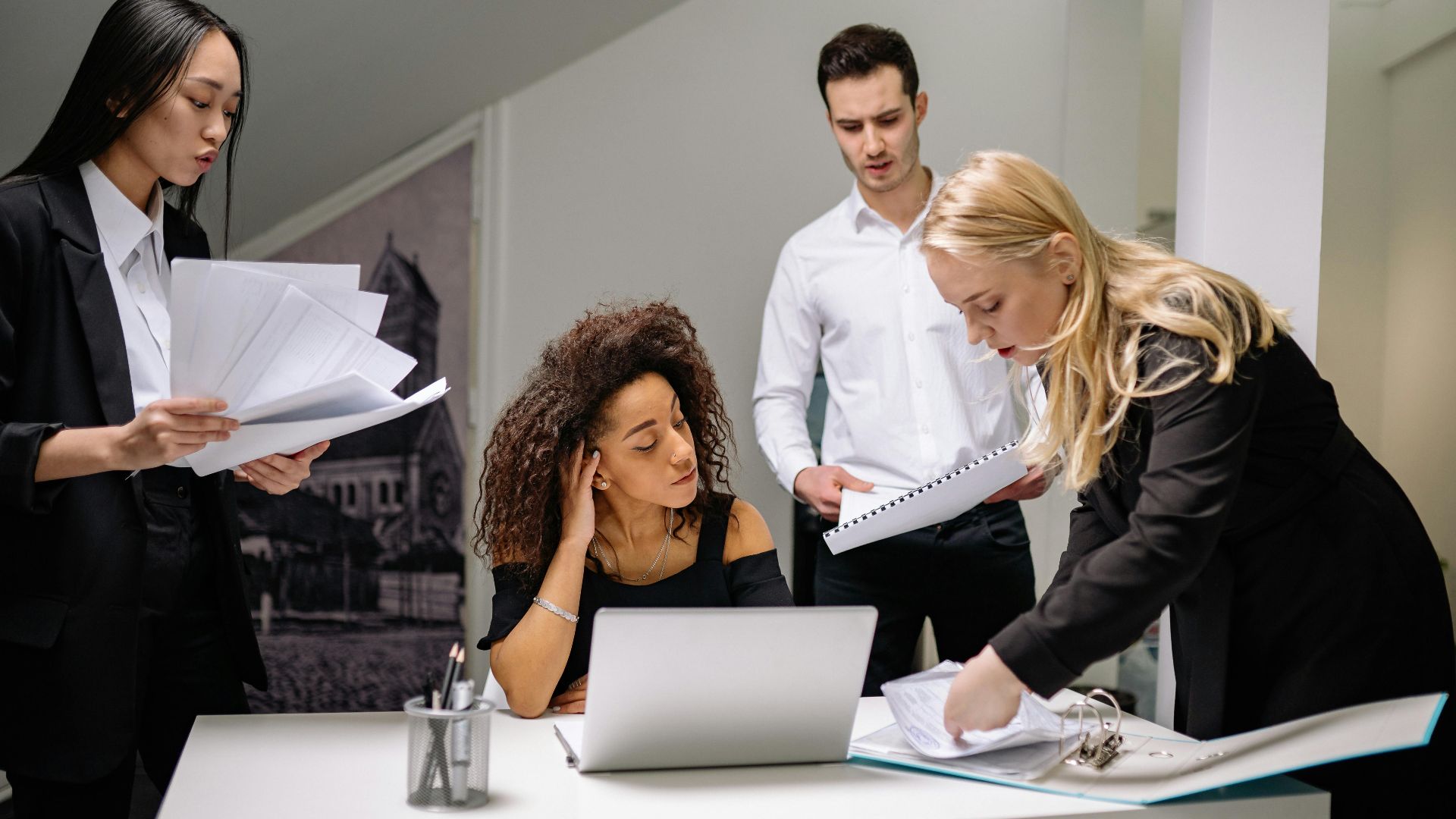 7. Ils jouent avec l'information