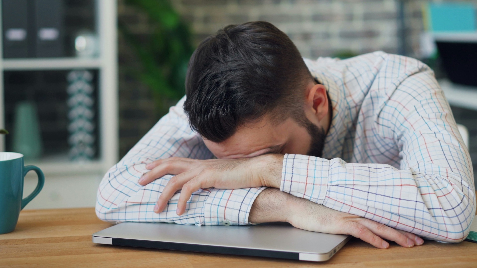 1. Vous êtes constamment épuisé, peu importe combien vous dormez.