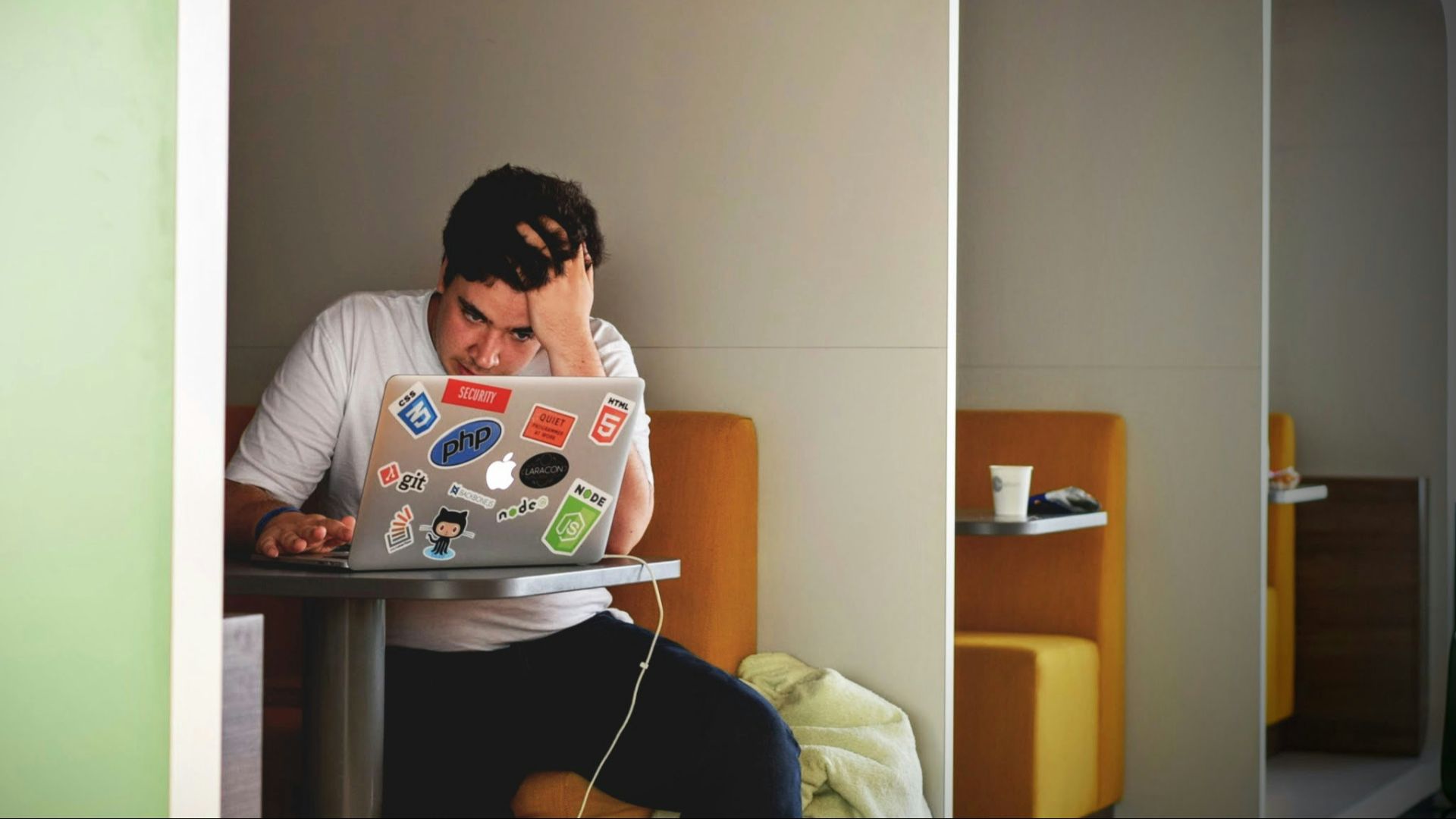 10 façons dont la solitude affecte le corps et 10 façons dont la communauté agit comme un remède