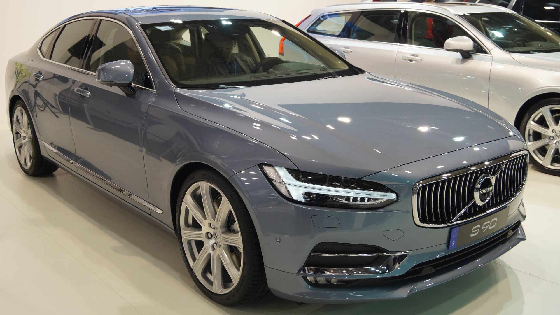 11. Volvo S90