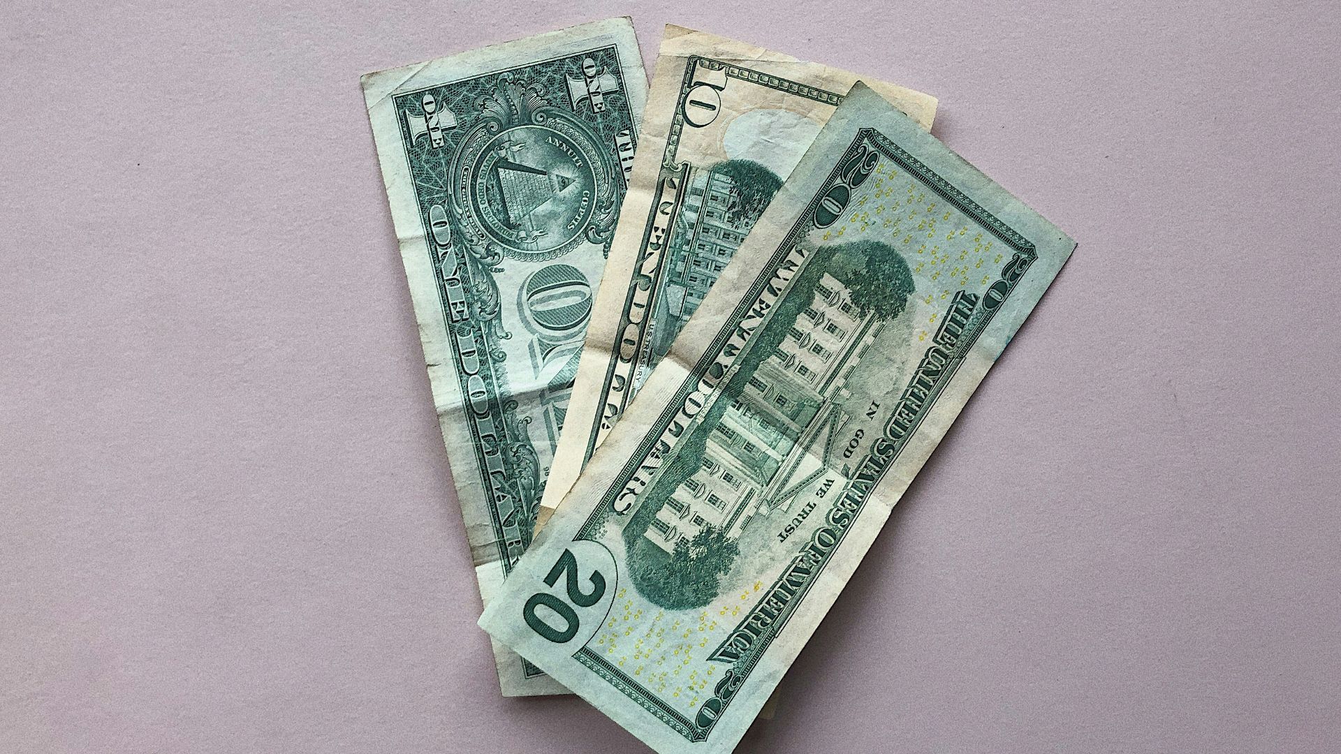 17. Elle pourrait être plus prudente face aux risques financiers.