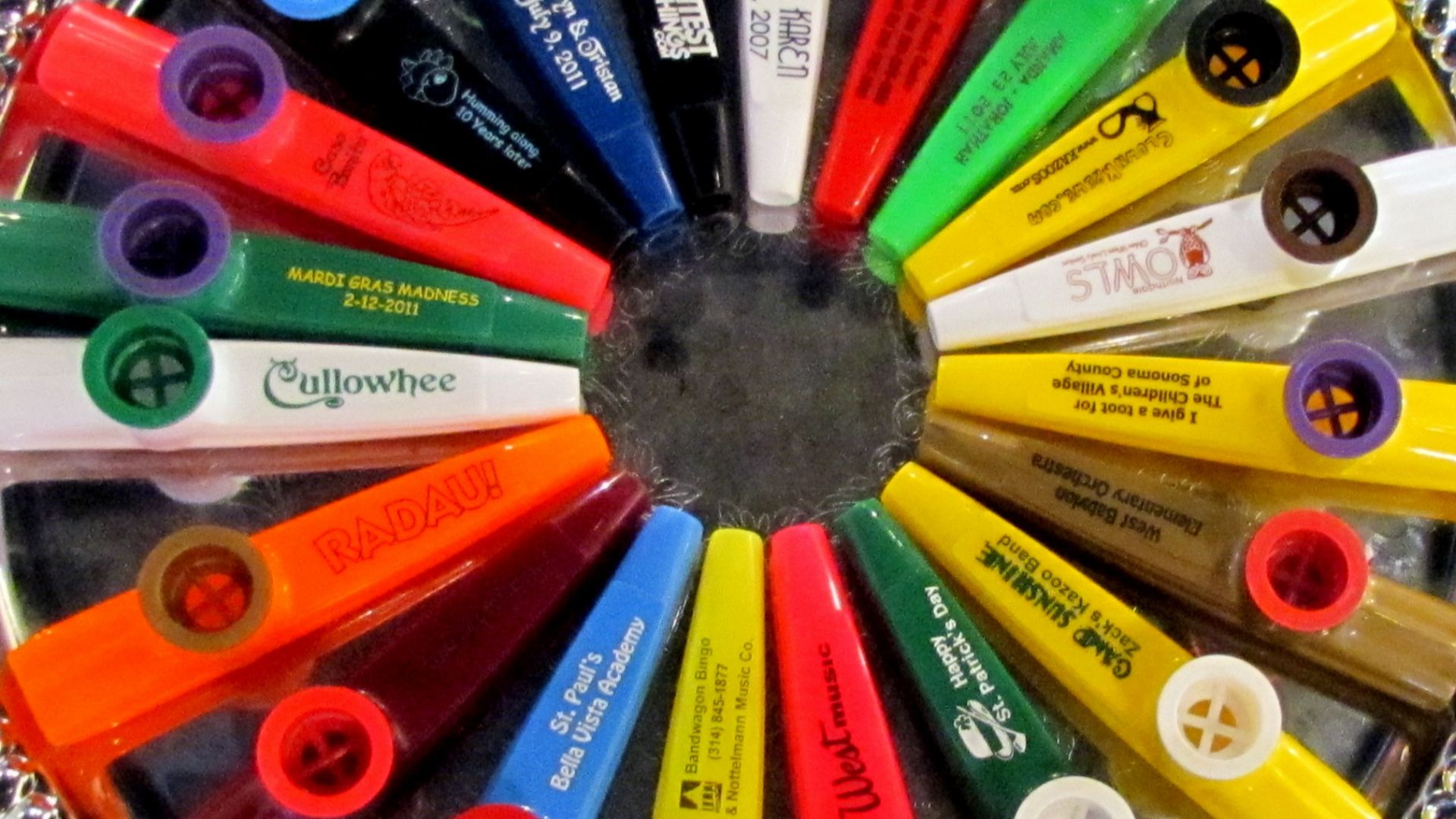 8. Sifflets et kazoos