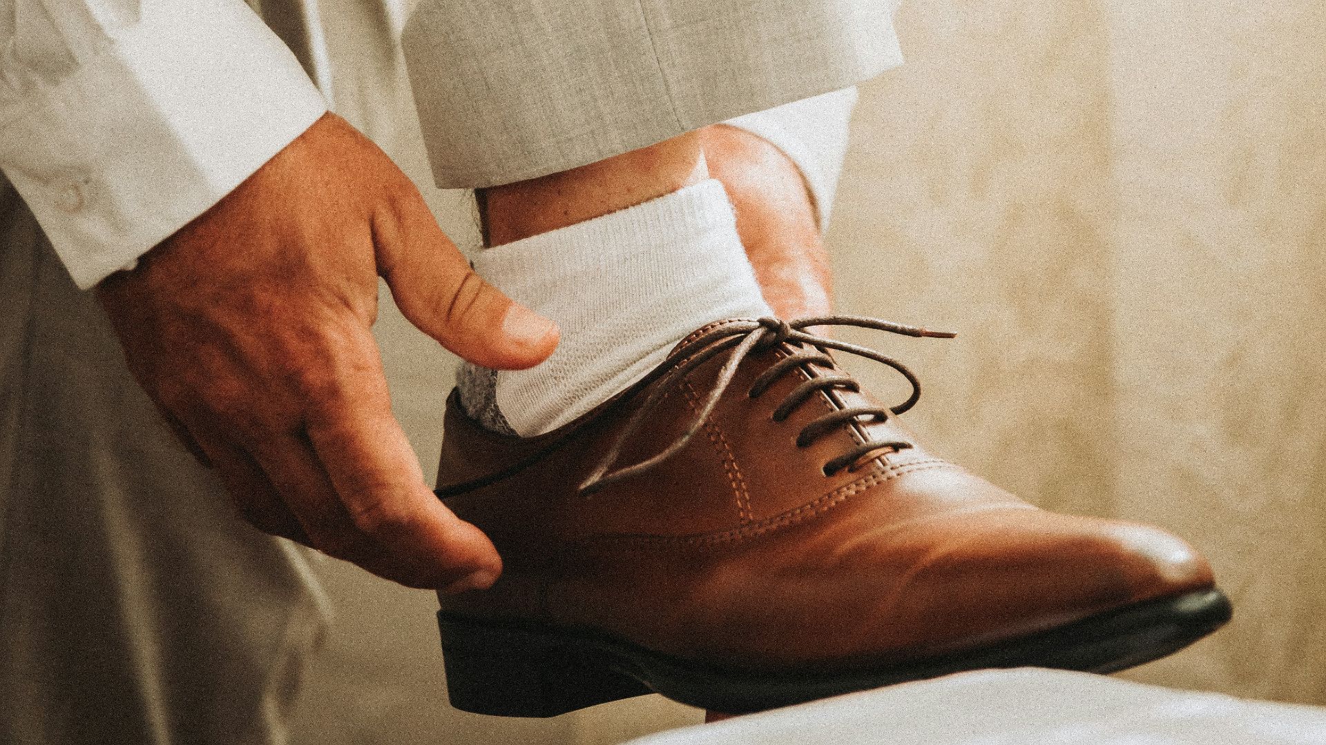 14. Il faut encore s'habiller pour dîner à la maison