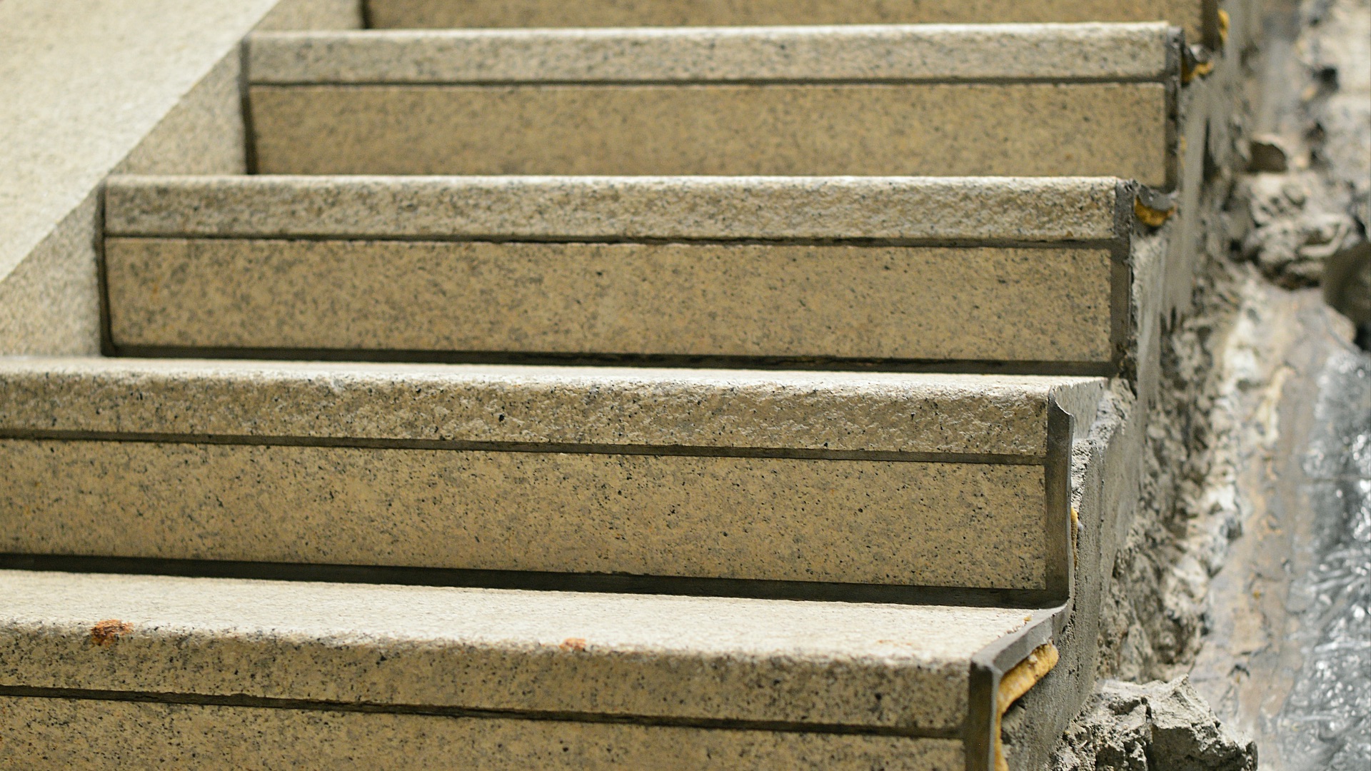 1. L'escalier des survivants