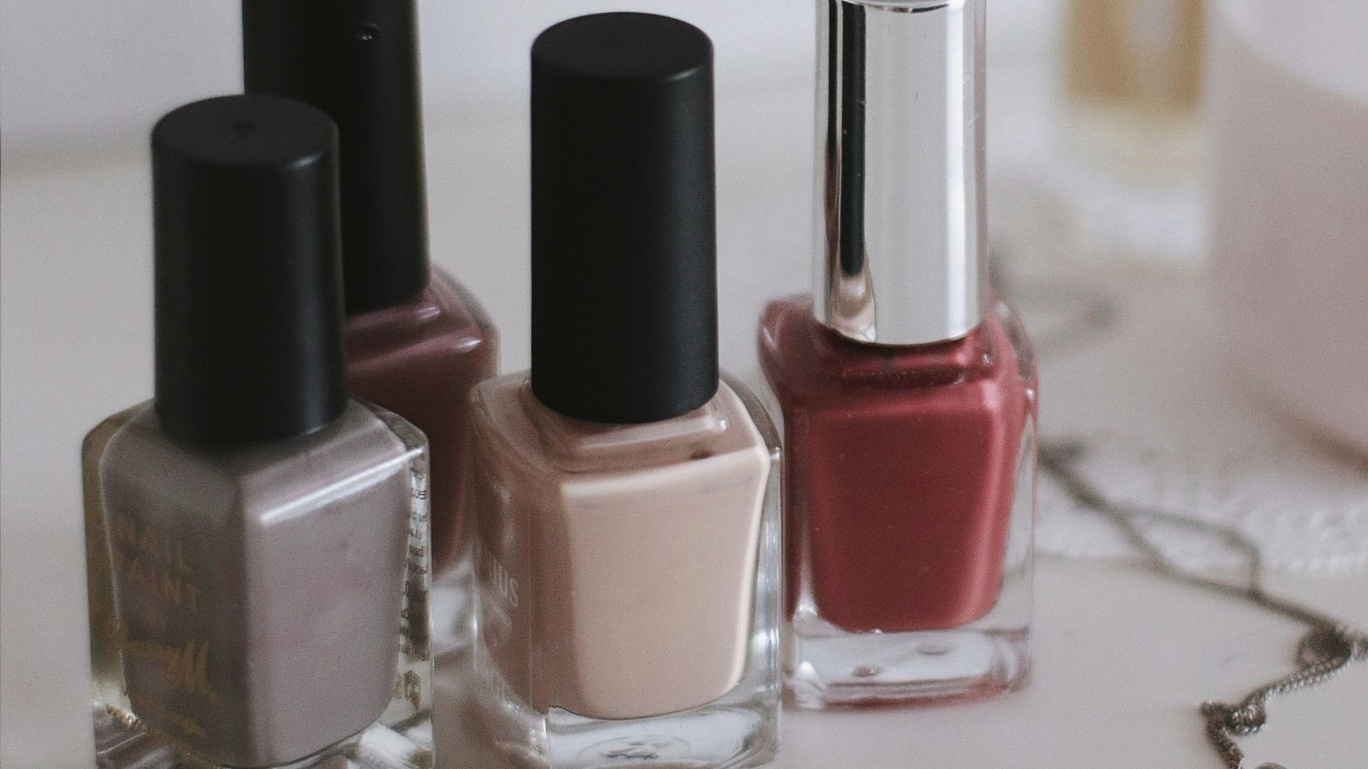 3. Vernis à ongles transparent pour réparer les éclats sur le pare-brise