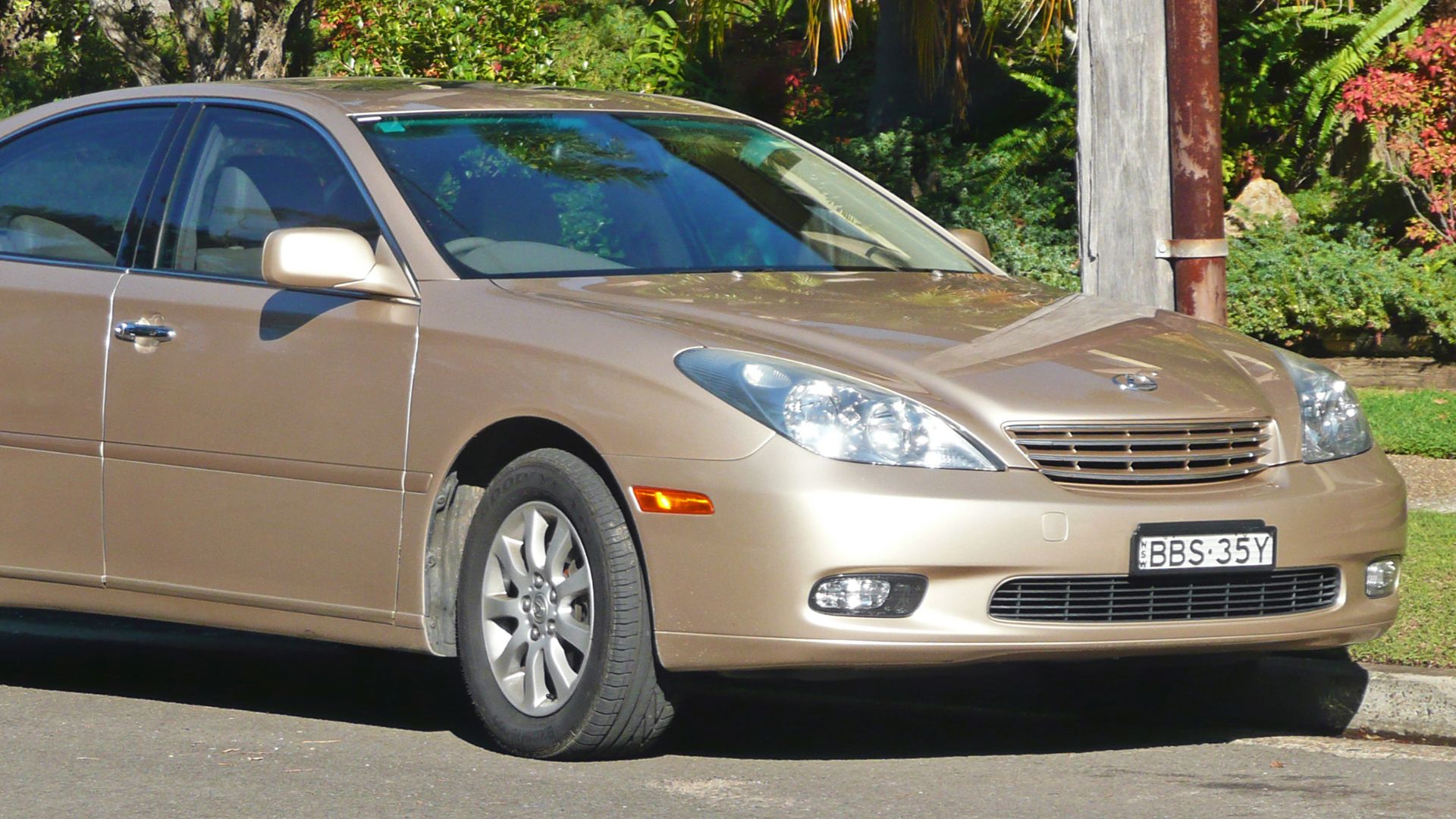 8. Lexus ES 300