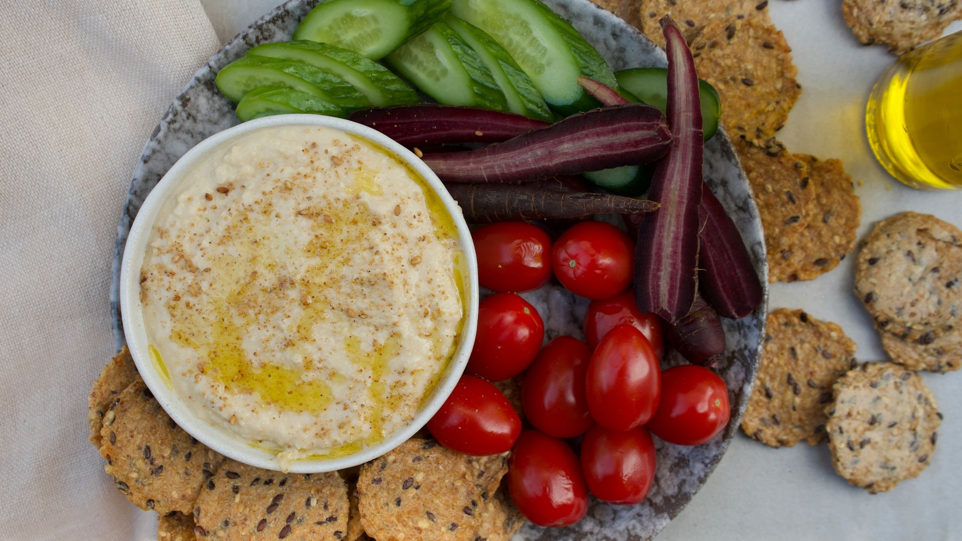 5. Lanières de poivron rouge cru et houmous