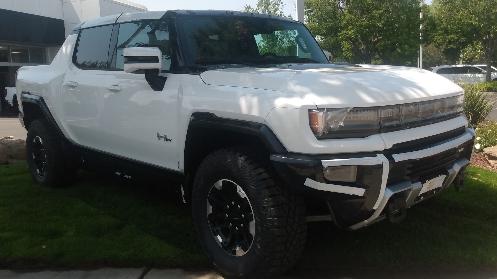 4. Pick-up GMC Hummer EV