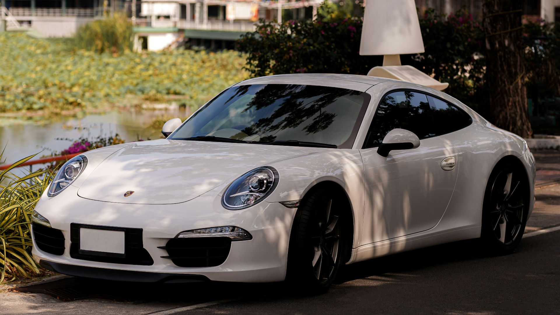 2. Porsche 911 Carrera
