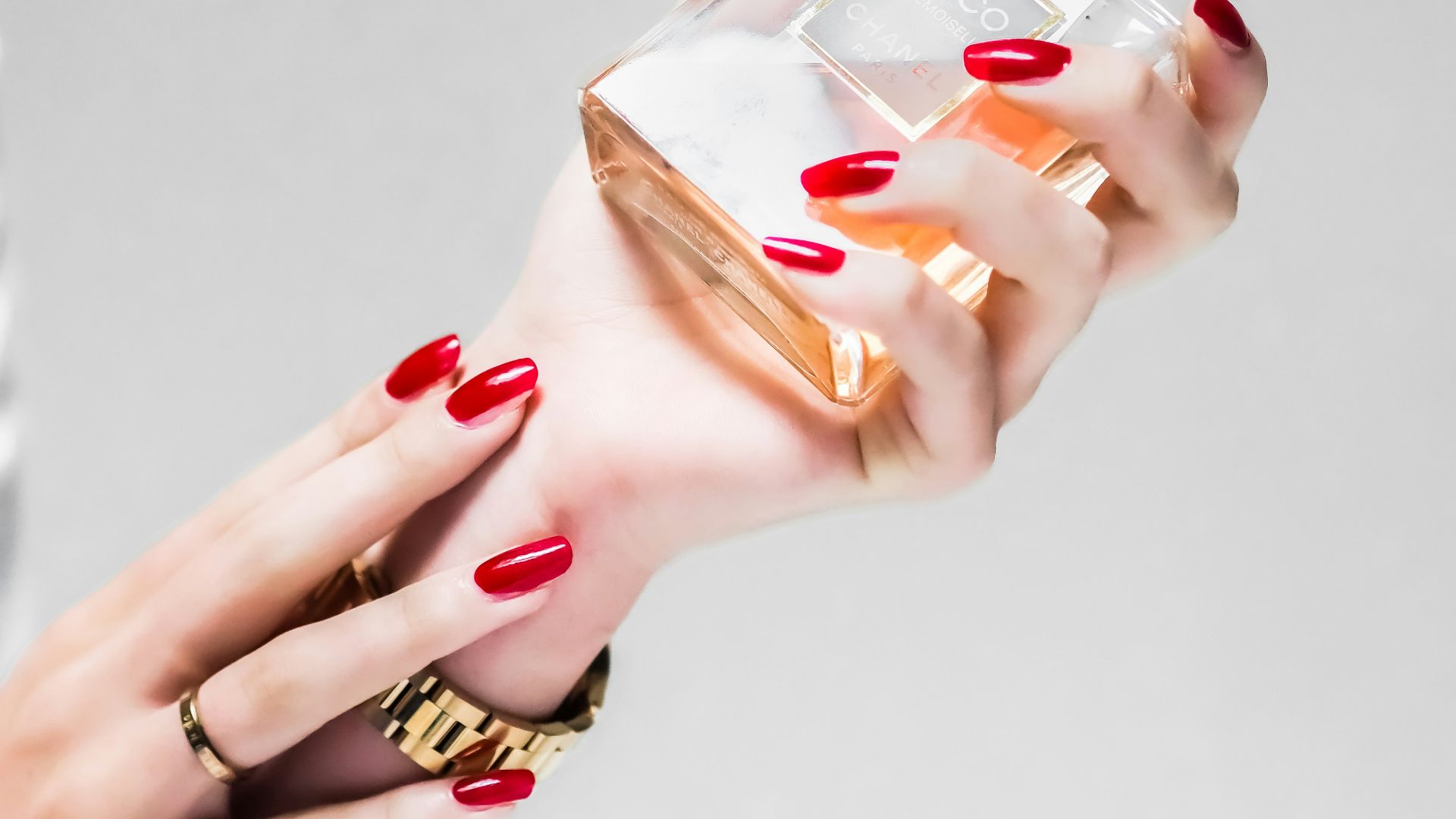 13. Portez un parfum distinctif