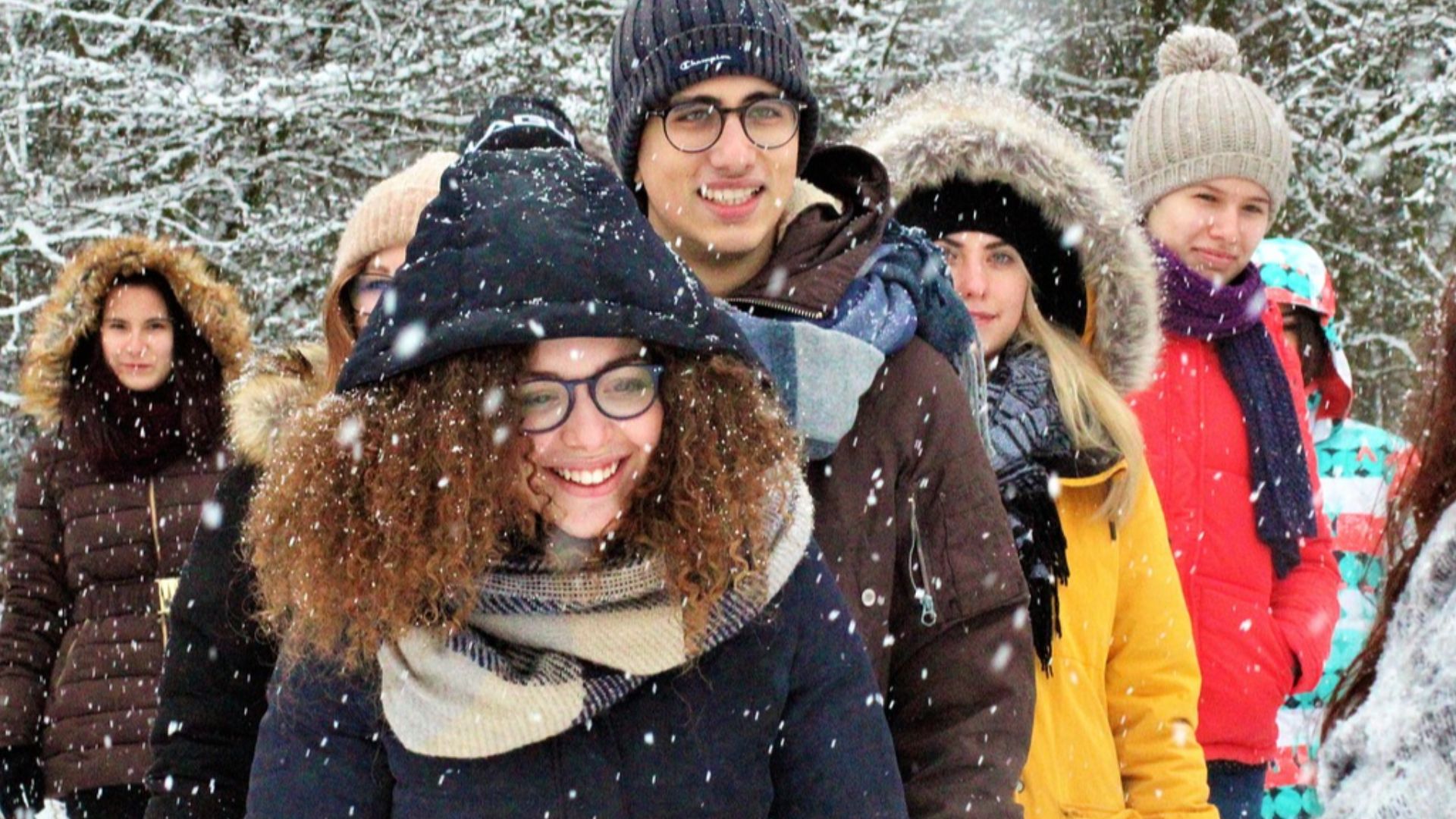 9. Il vous laisse votre espace personnel, puis cherche à s'immiscer dans le vôtre.