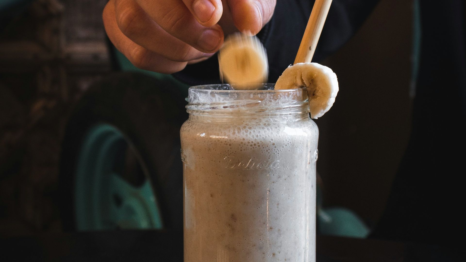 15. Boisson protéinée et un fruit