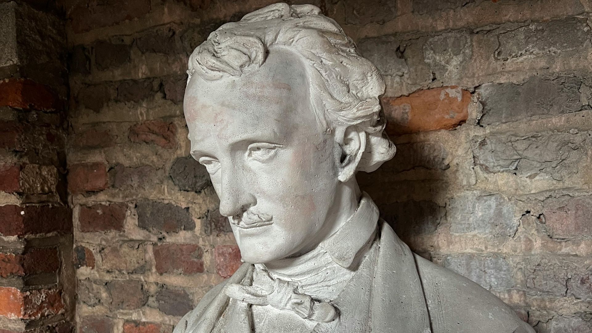 1. Un écrivain prolifique à la fin mystérieuse