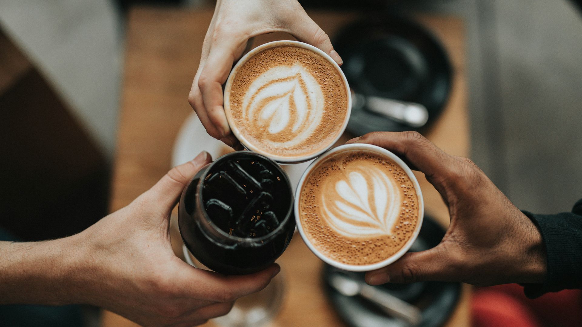 10. Le café est soit un péché, soit un miracle.