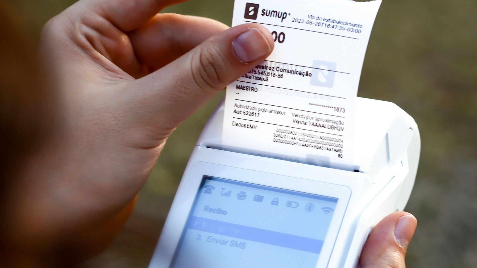 11. La facture comporte des lignes « Divers ».