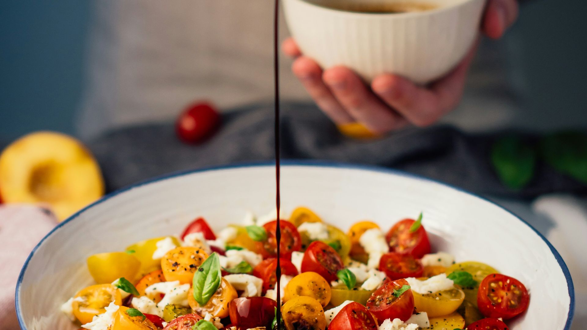 11. Remplacez la vinaigrette à base de crème par de l'huile d'olive et du vinaigre.