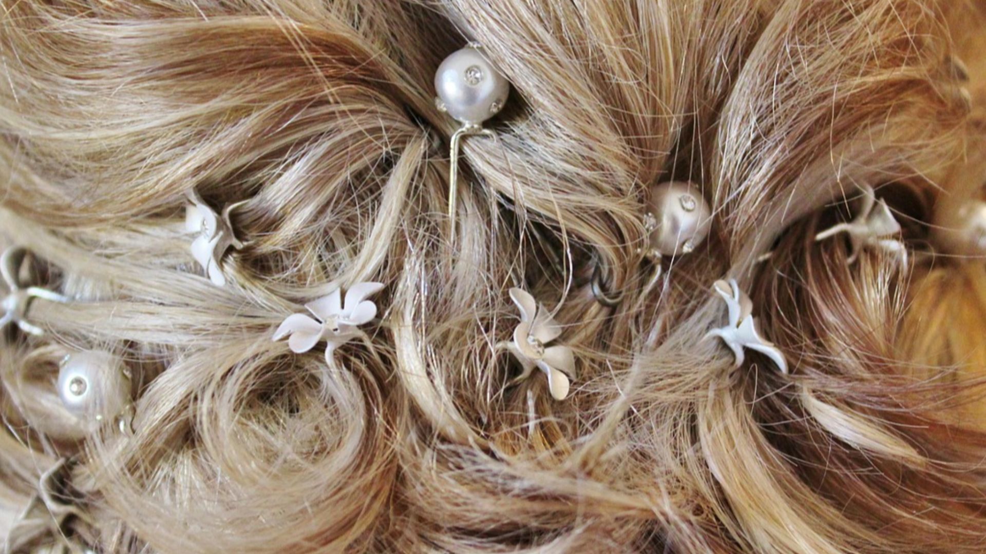 15. Les épingles métalliques dans vos cheveux