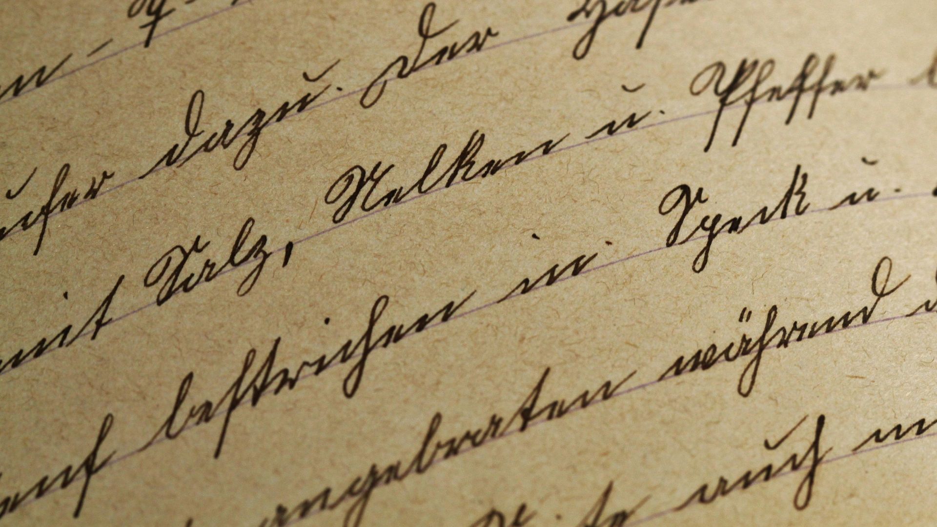 4. Il a écrit un recueil de poésie à l'âge de 13 ans.