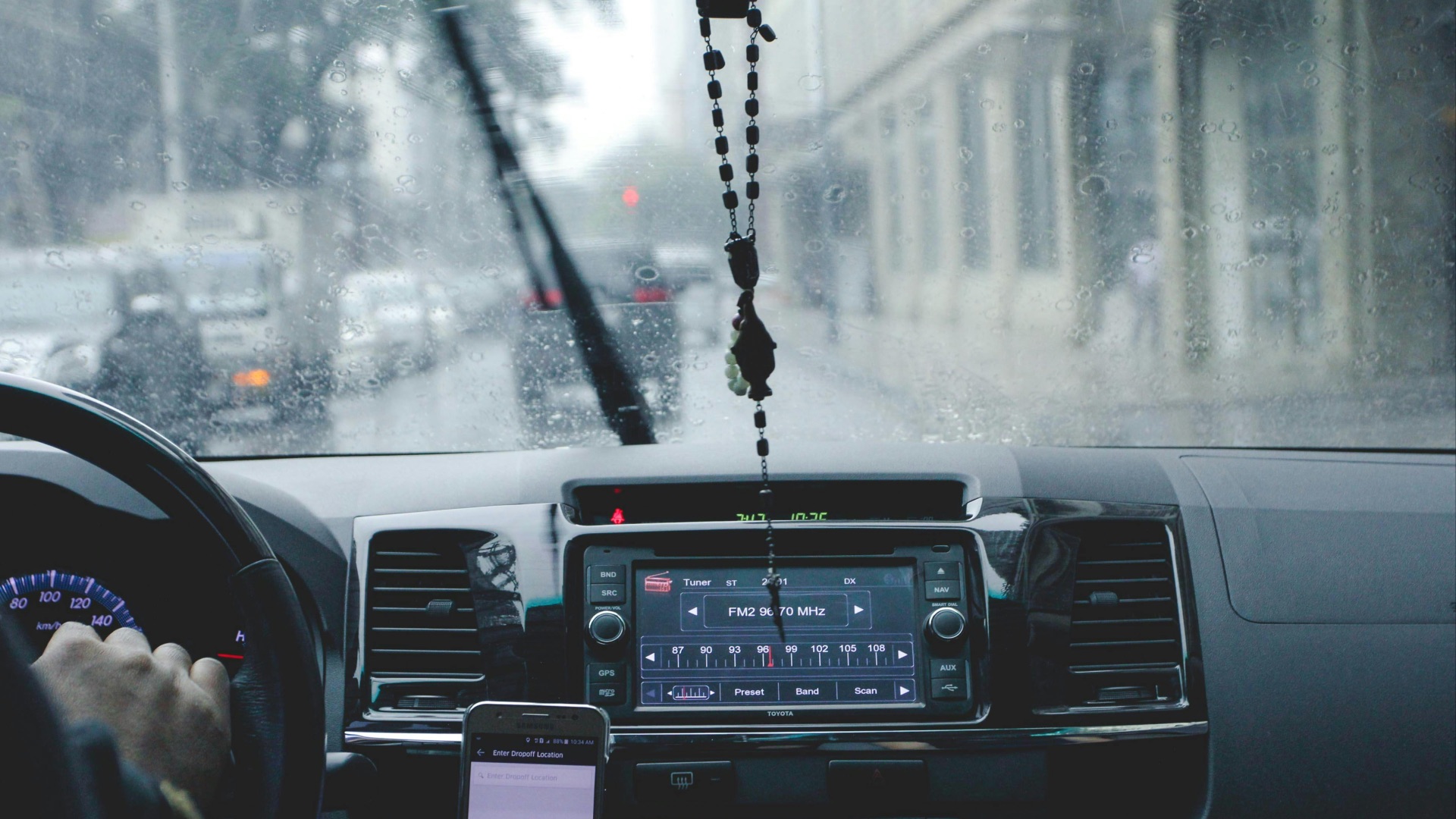 14. Votre voiture aquaplane ou dérape à plusieurs reprises