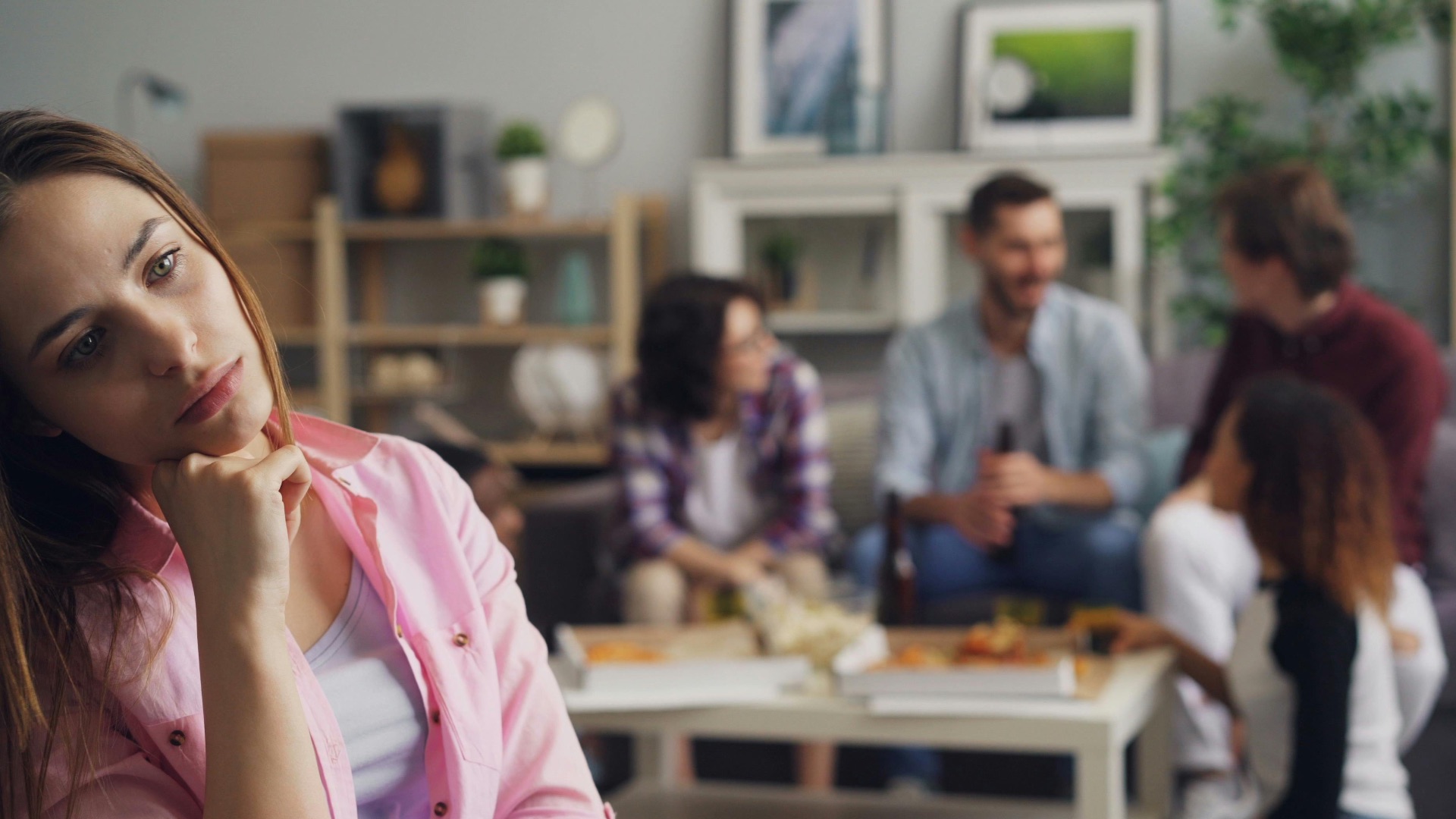 9. Vous vous sentez déconnecté des personnes qui vous entourent