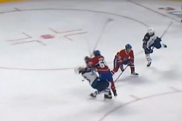 Owen Protz signs his entry-level contract with the Canadiens