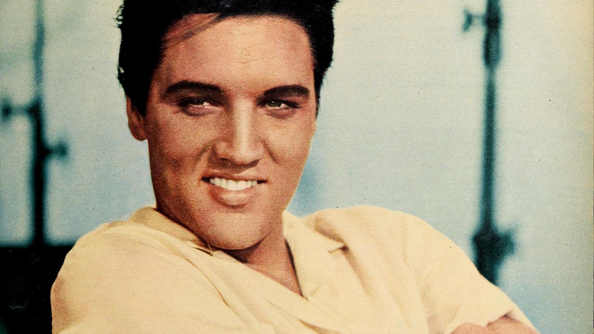 La carrière d’Elvis Presley a été semée d’embûches. Son histoire retrace le parcours semé d’embûches qui l’a mené au titre de « Roi du rock’n’roll ».
