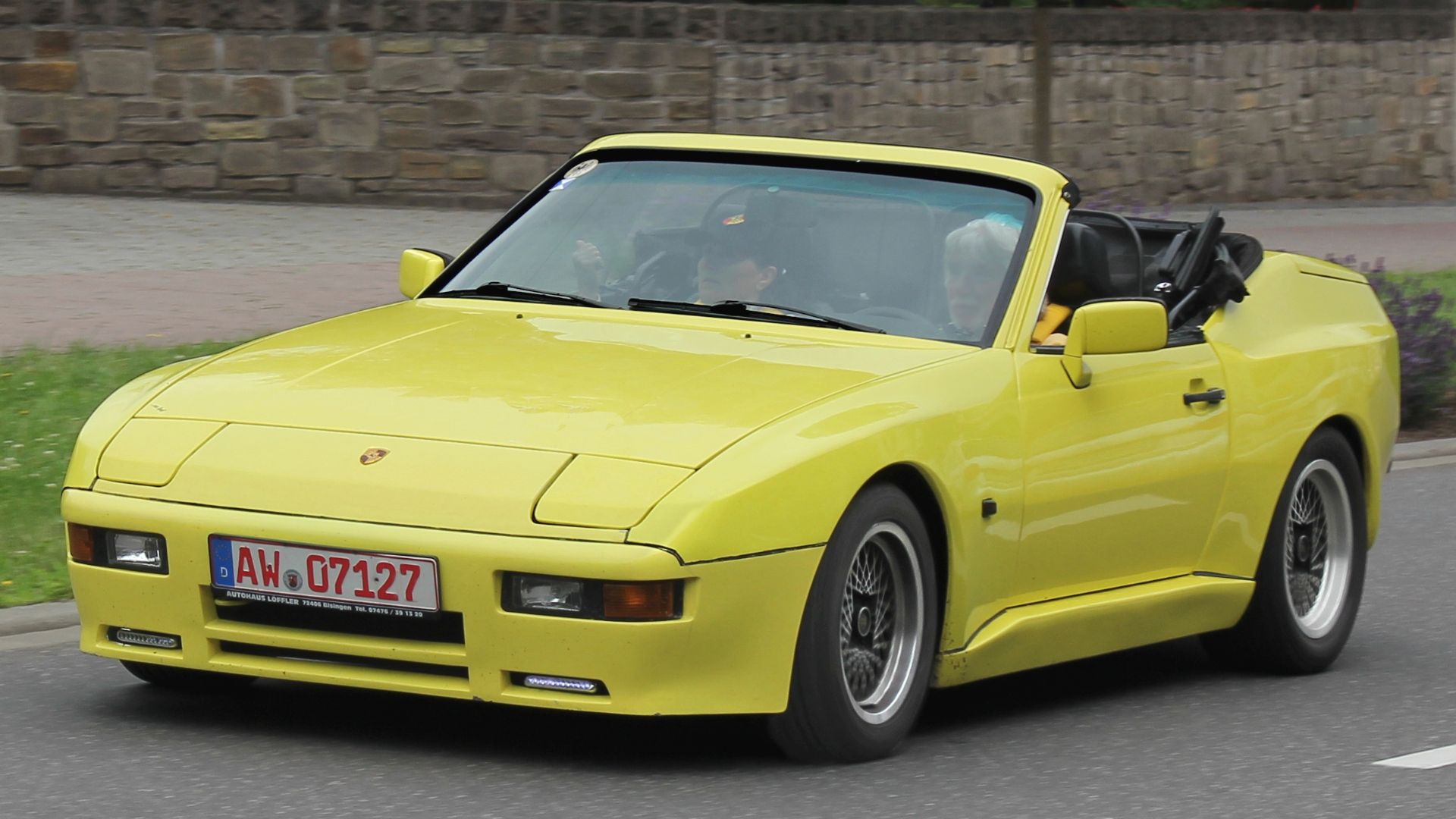 19. Porsche 944
