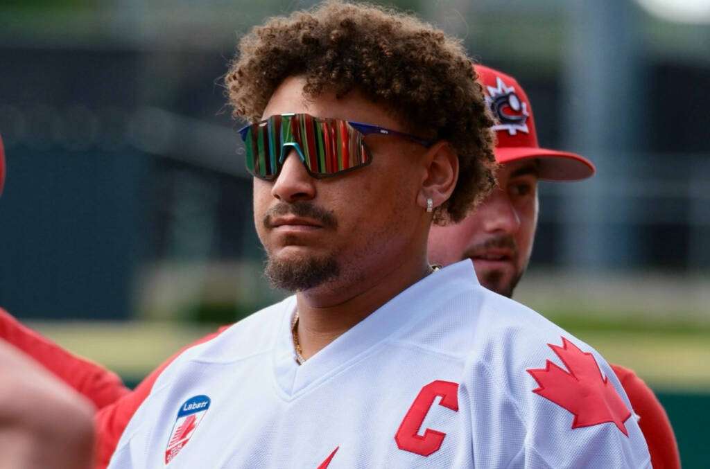 MLB in brief: Tribute to Wayne Gretzky | Davis Schneider cheers on his roommate