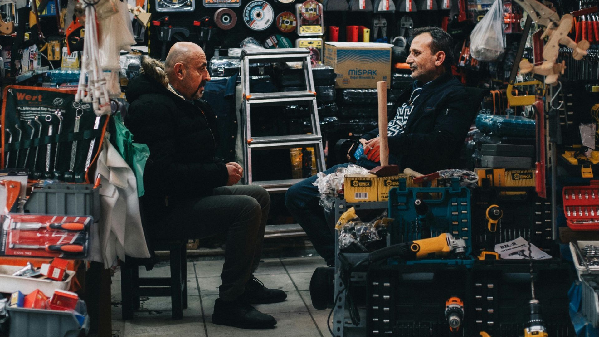 11. La quincaillerie locale