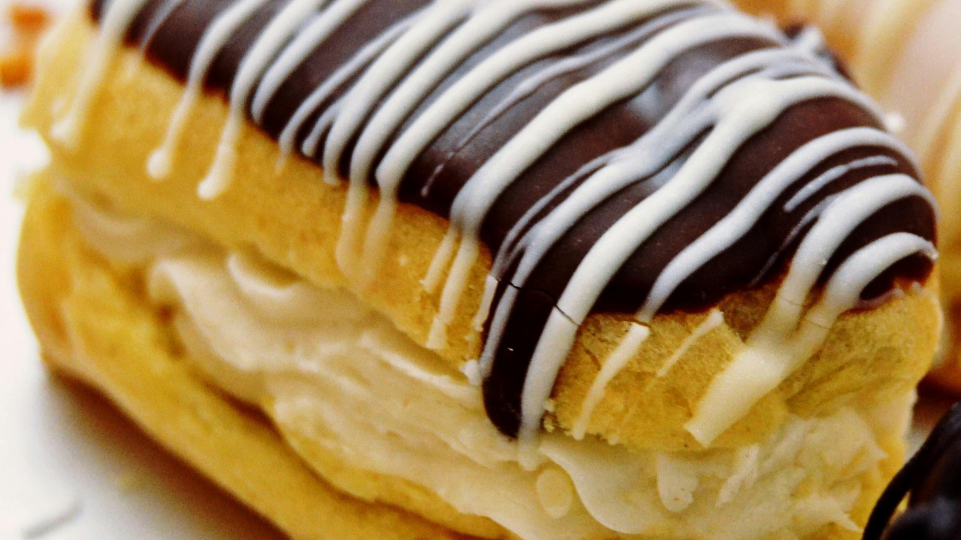 8. Éclairs à la pâte à choux