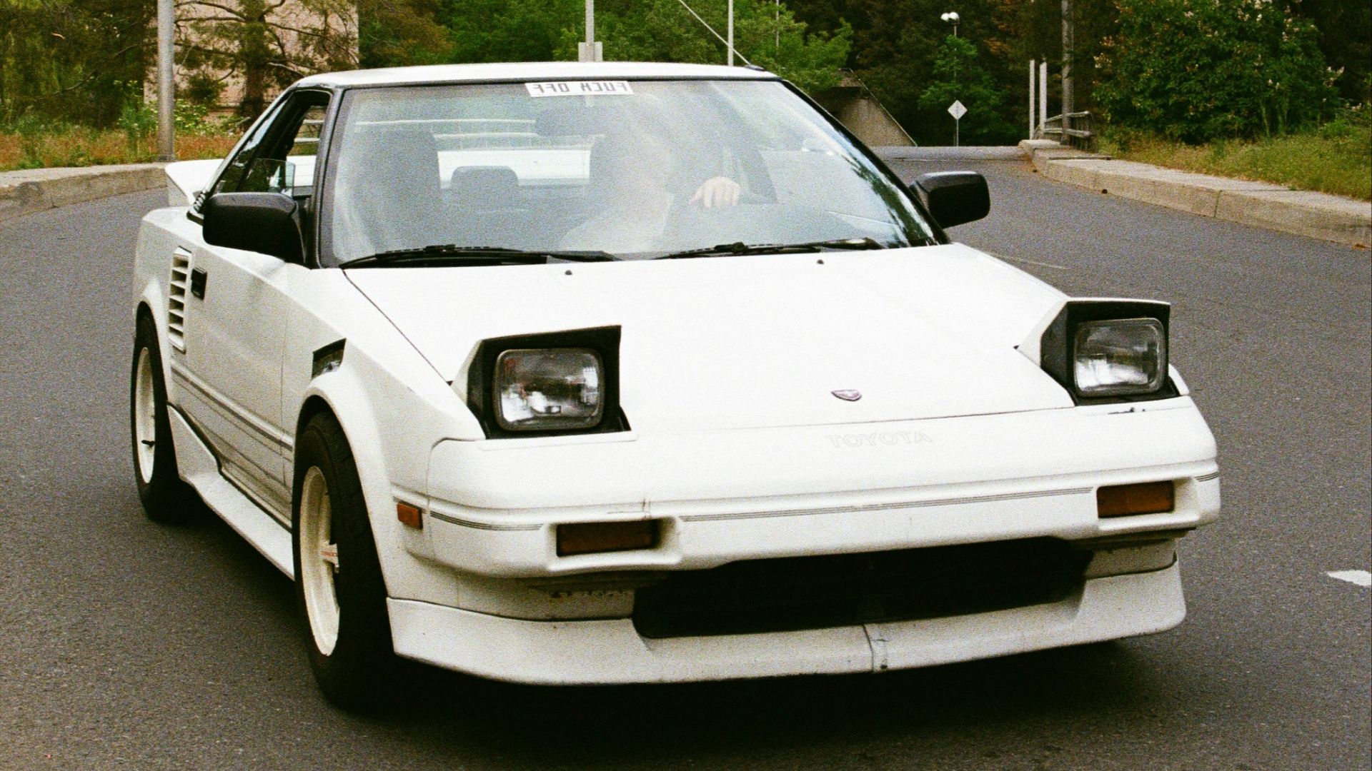 18. L'inconnue à moteur central (MR2)