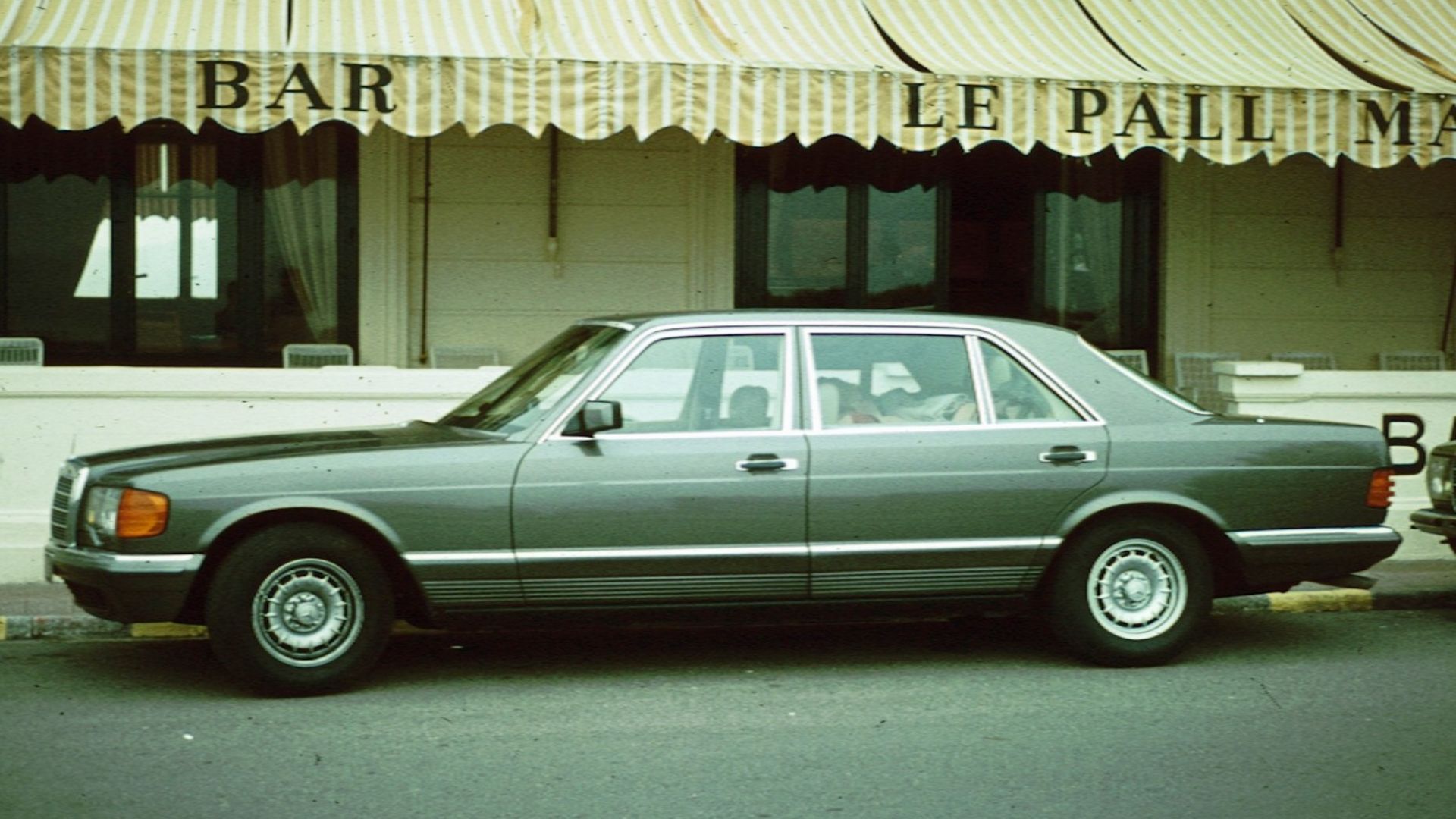 4. La grande berline haut de gamme (500SEL)