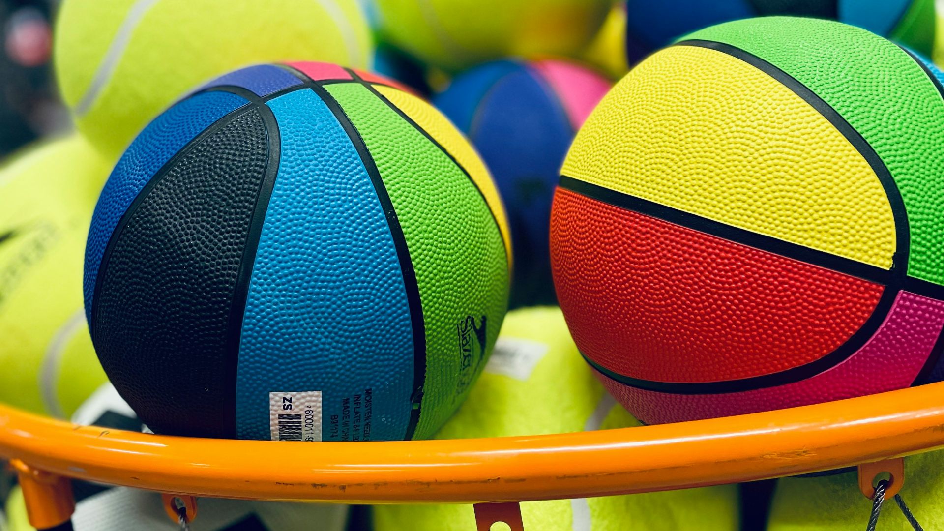 13. Étagère de rangement pour matériel de sport