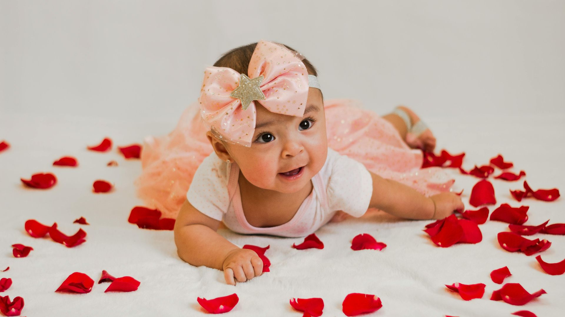 20 prénoms de bébés synonymes de beauté et de grâce